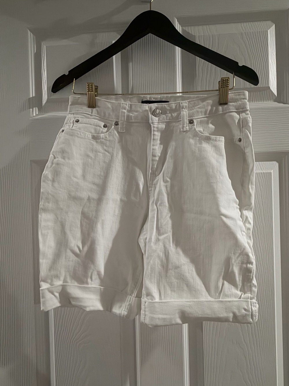 DKNY SIZE 10 Women’s White Roll-Hem Denim Shorts